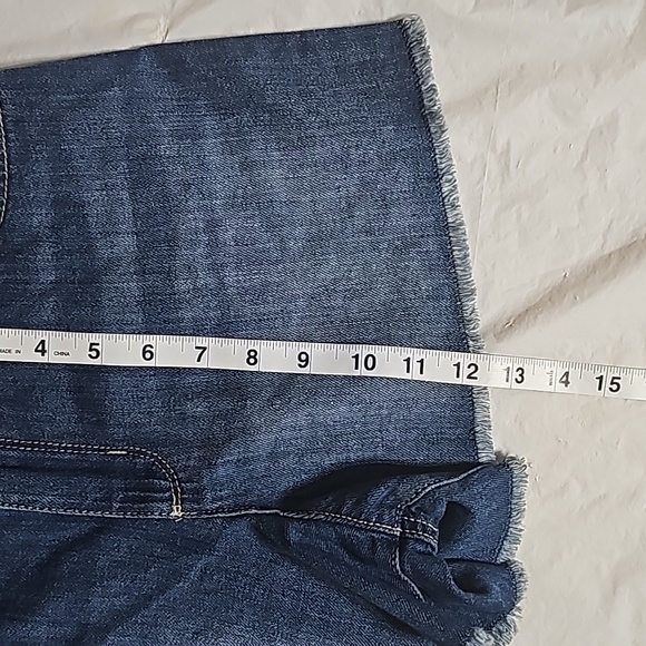 Sugar & Jade Girl Size 14 Plus Blue Denim Frayed Hem Distressed 5 Pockets Short - Picture 12 of 13